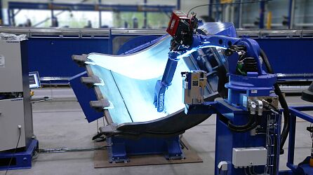 PEMA-Robot-welding-Floor-track-MAG-002.jpg