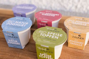 Biohof-Zauner-yoghurt-cups-white-rPET-1.jpg