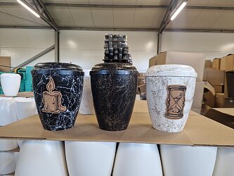 BIO-urns.jpg