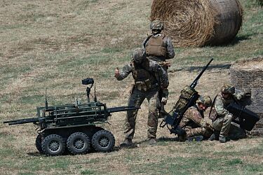wloscy-zolnierz-i-IBIS-mule-OPEX-2025.jpg