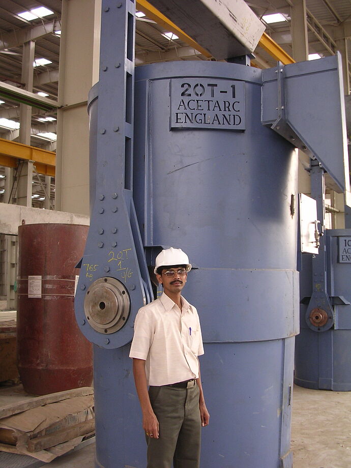 20t-DT-ladle-with-motor-drive.jpg