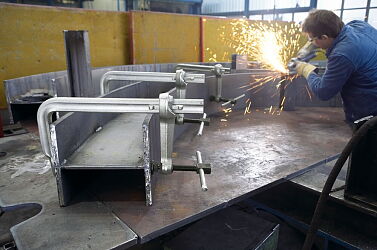Reinforced fitter's screw clamps